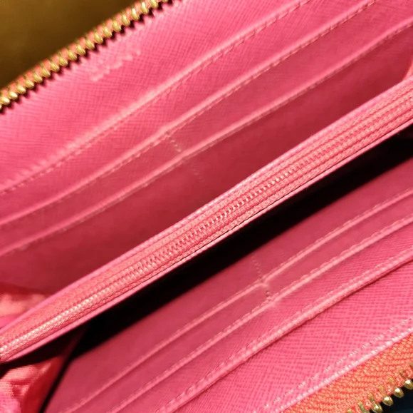 DKNY Magenta Saffiano Leather Large Side Zipper Tote and matching wallet - Picture 11 of 12